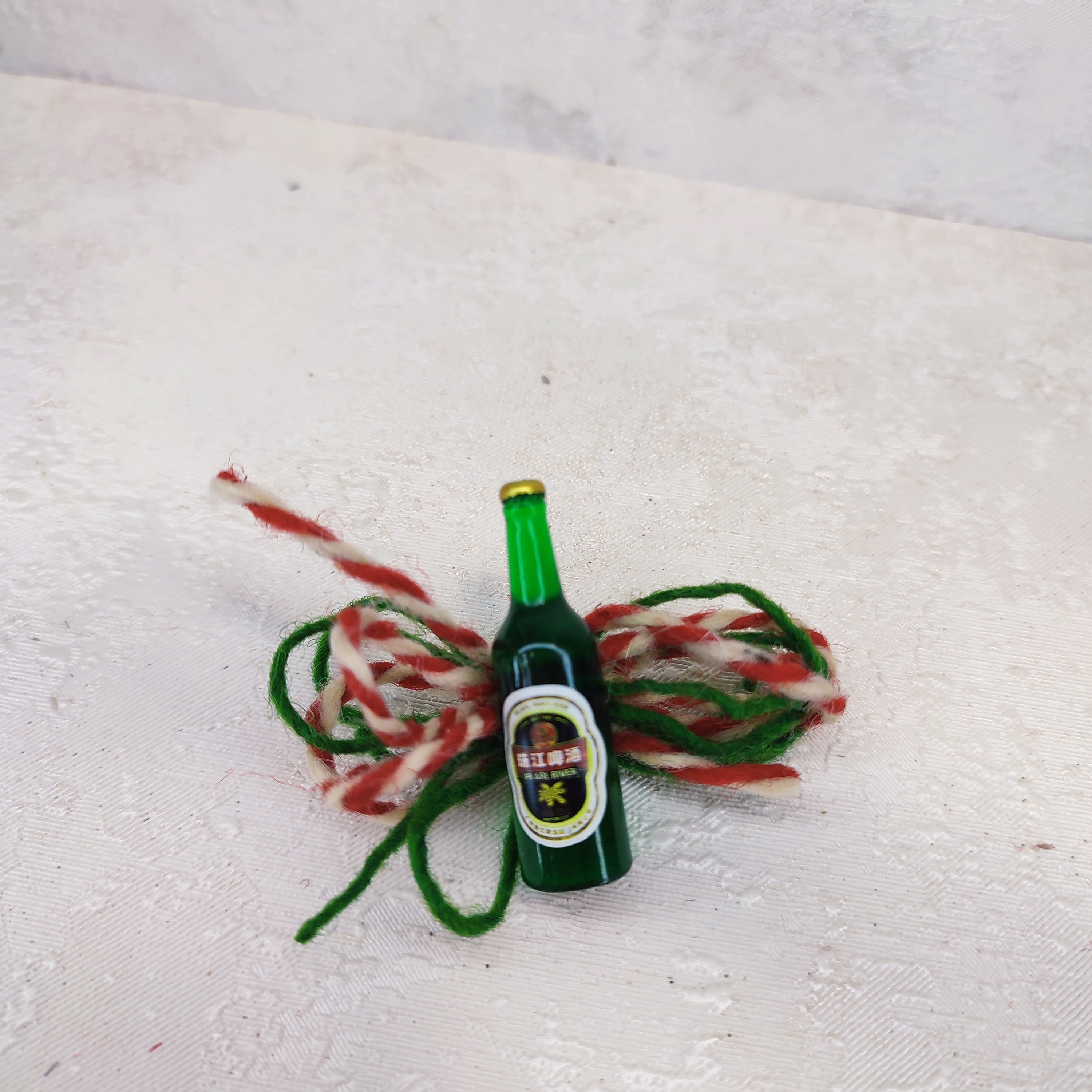 Мартеница брошка Бутилка