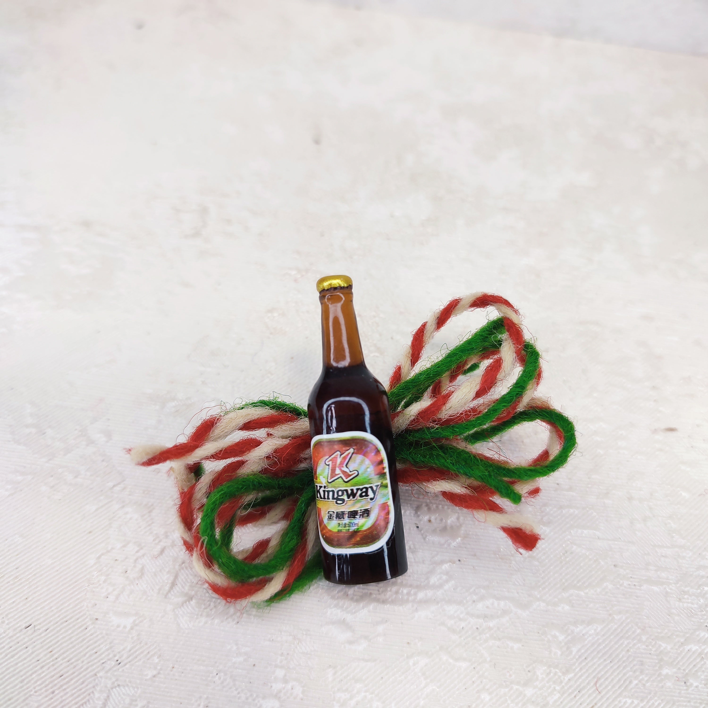 Мартеница брошка Бутилка