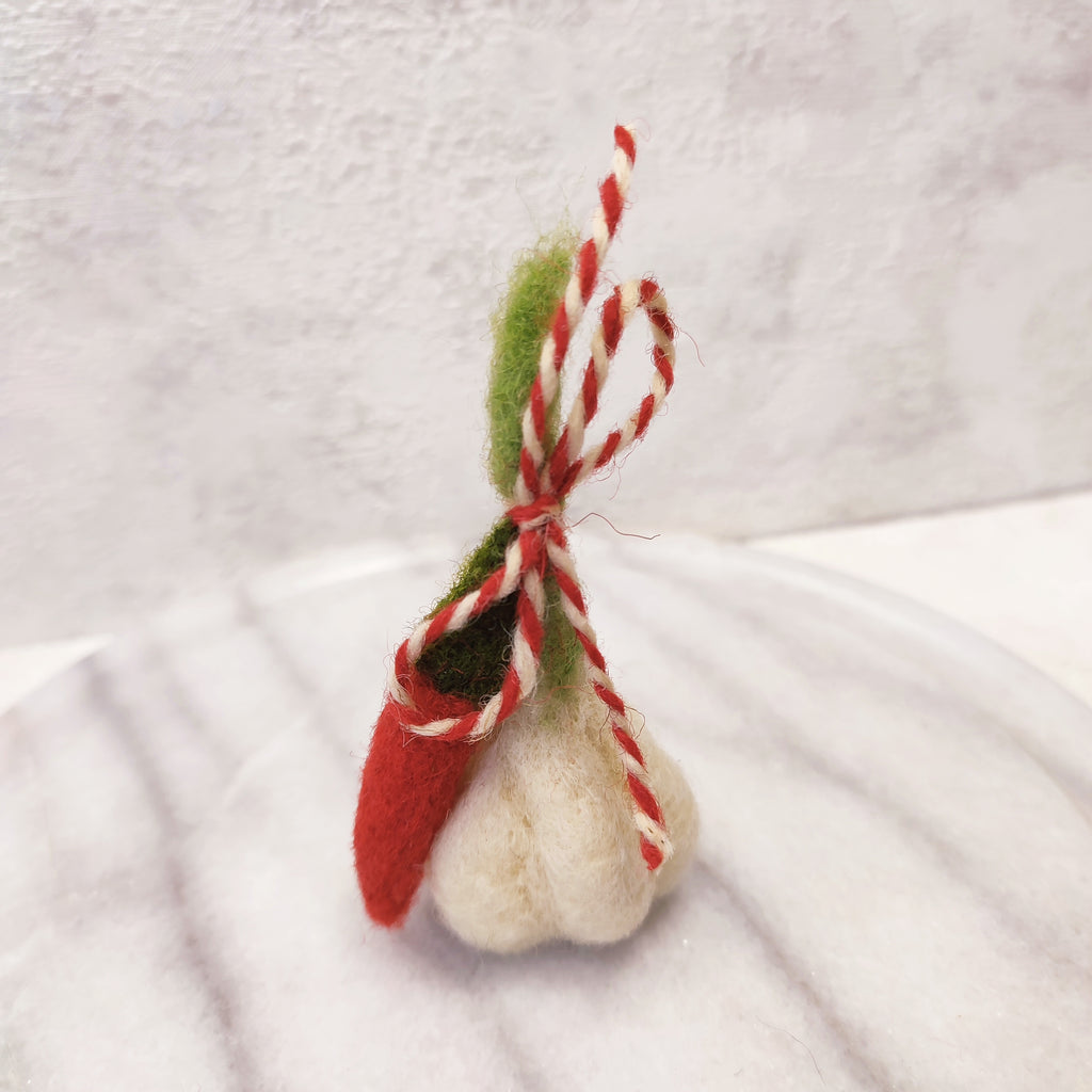 Мартеница Чесън с чушка