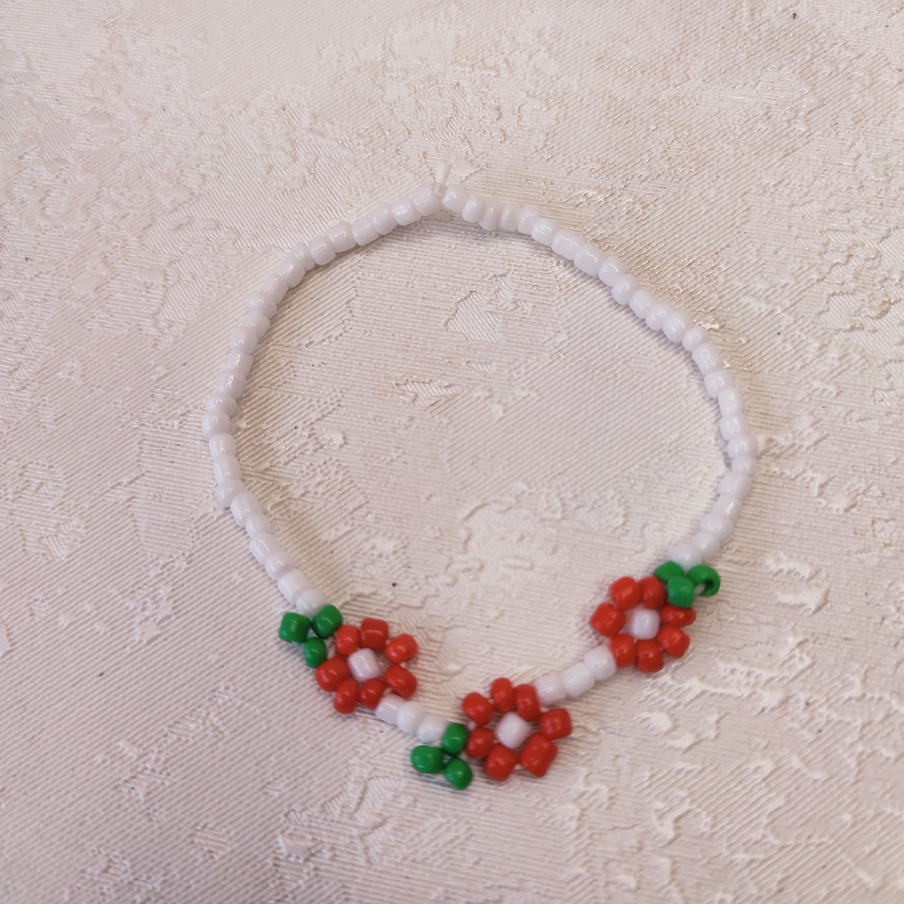 Гривна с цветя