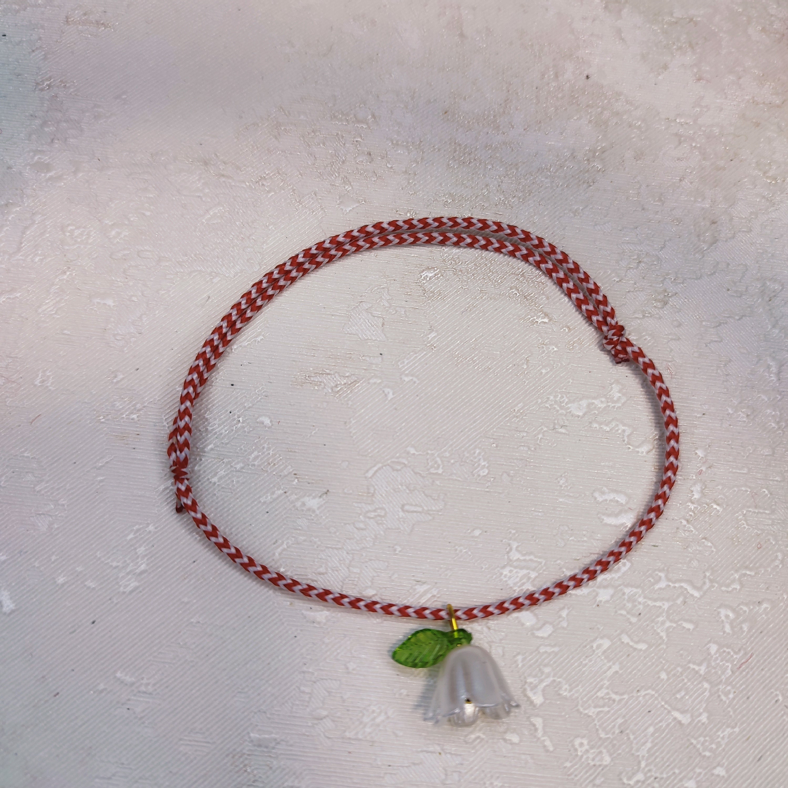 Гривна с цвете