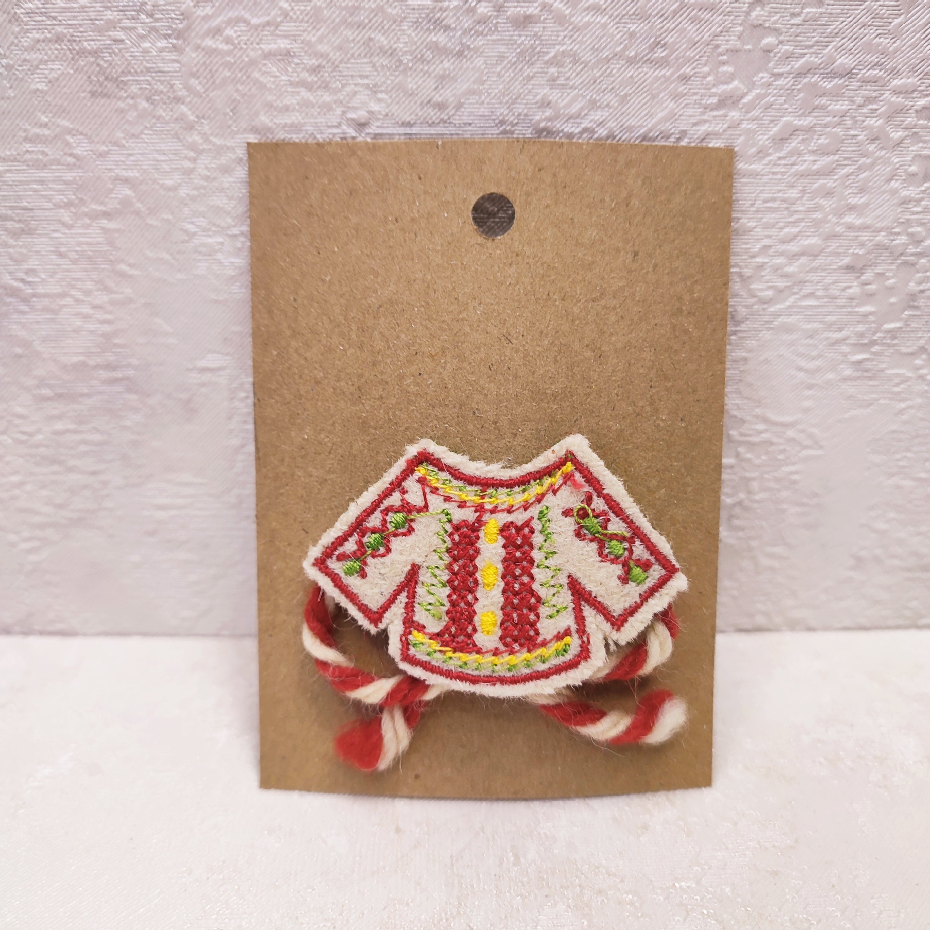 Мартеница женска носия