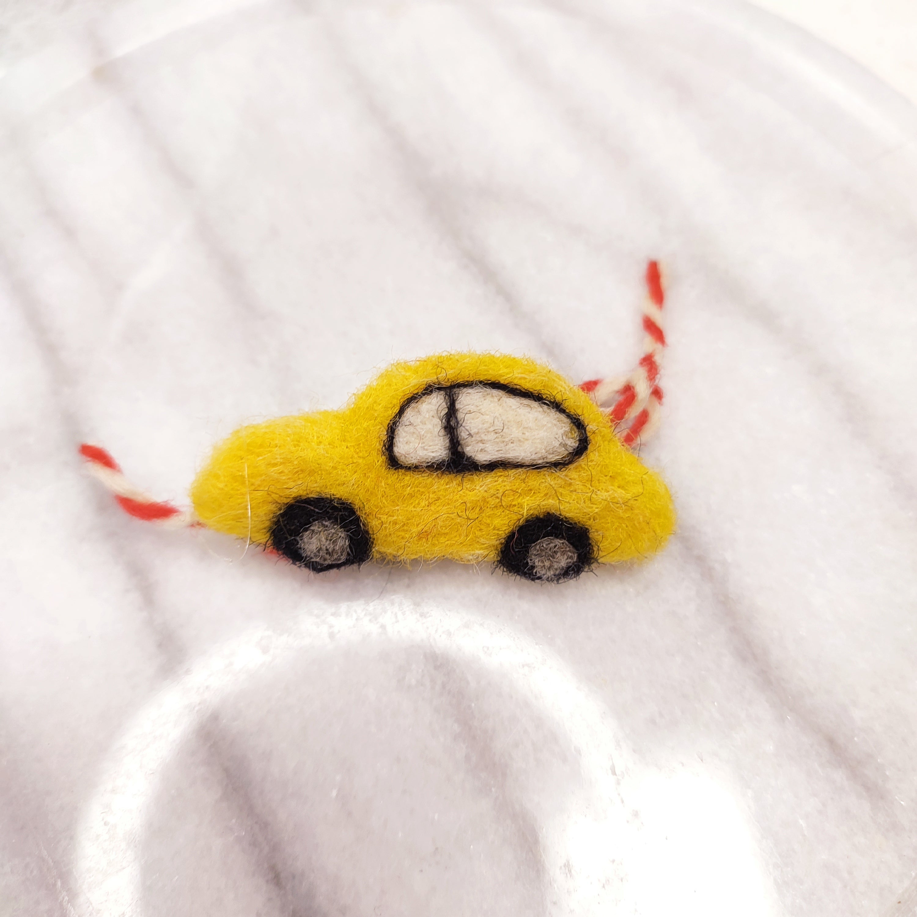 Мартеница от вълна Кола