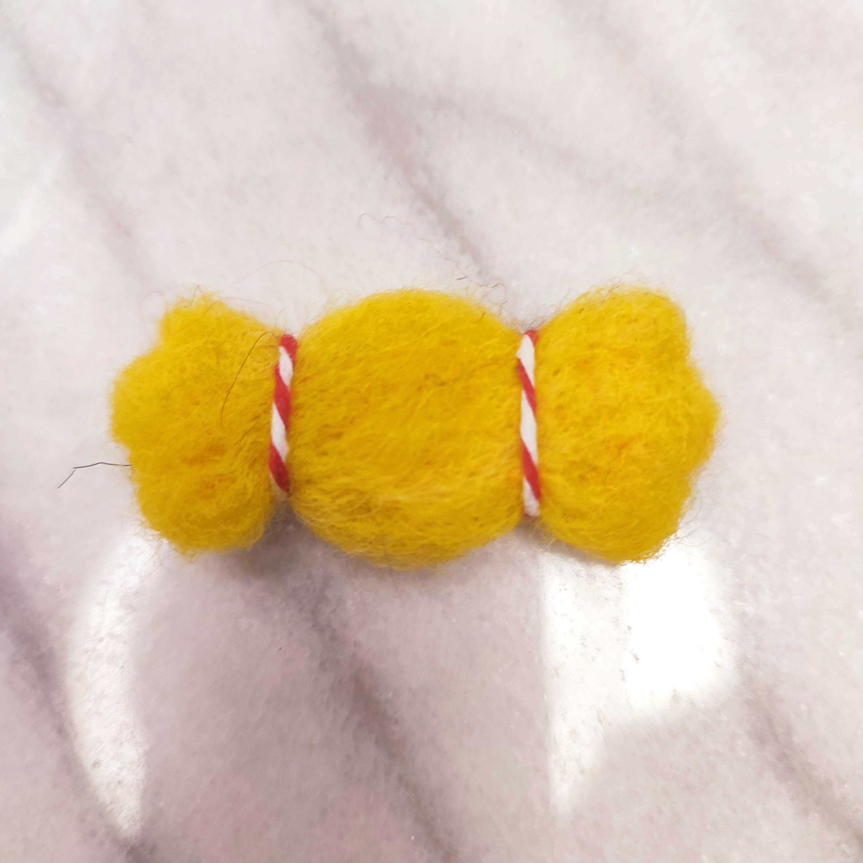 Мартеница от вълна Бонбон