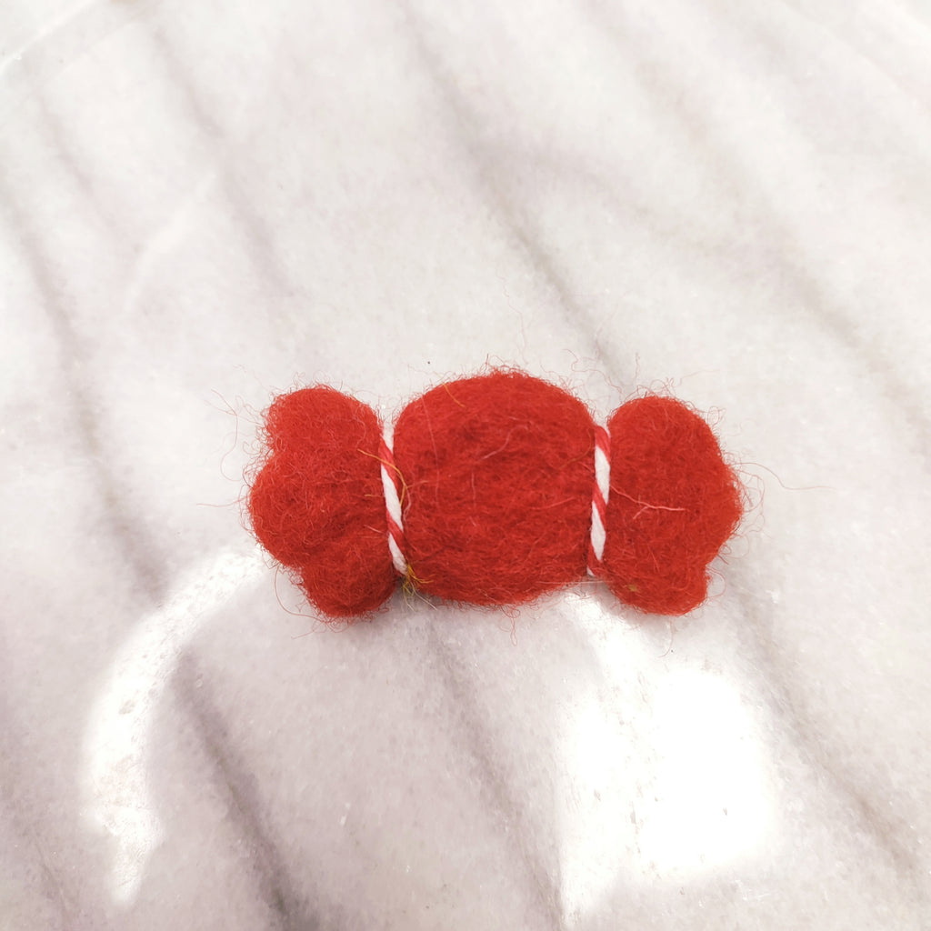 Мартеница от вълна Бонбон