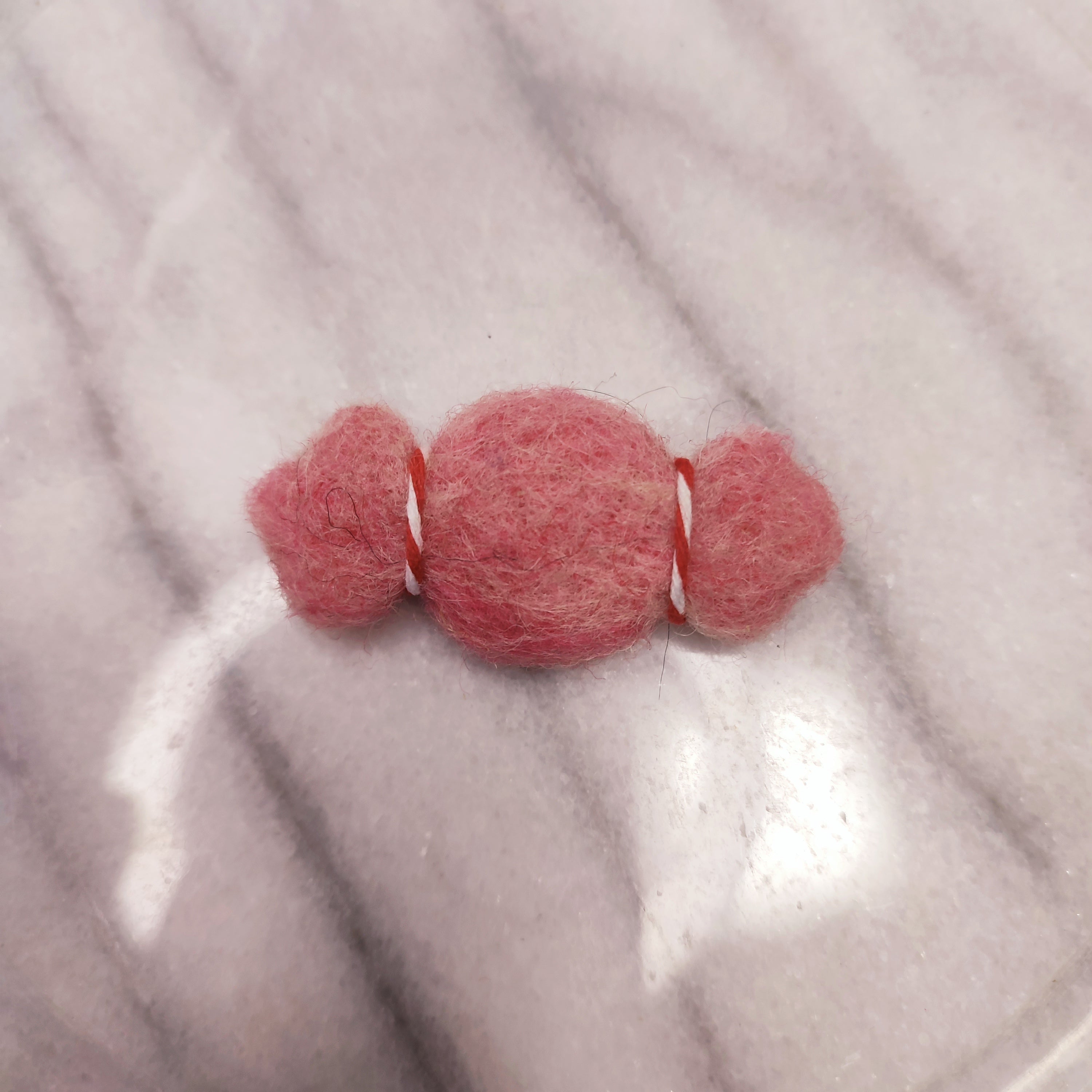 Мартеница от вълна Бонбон