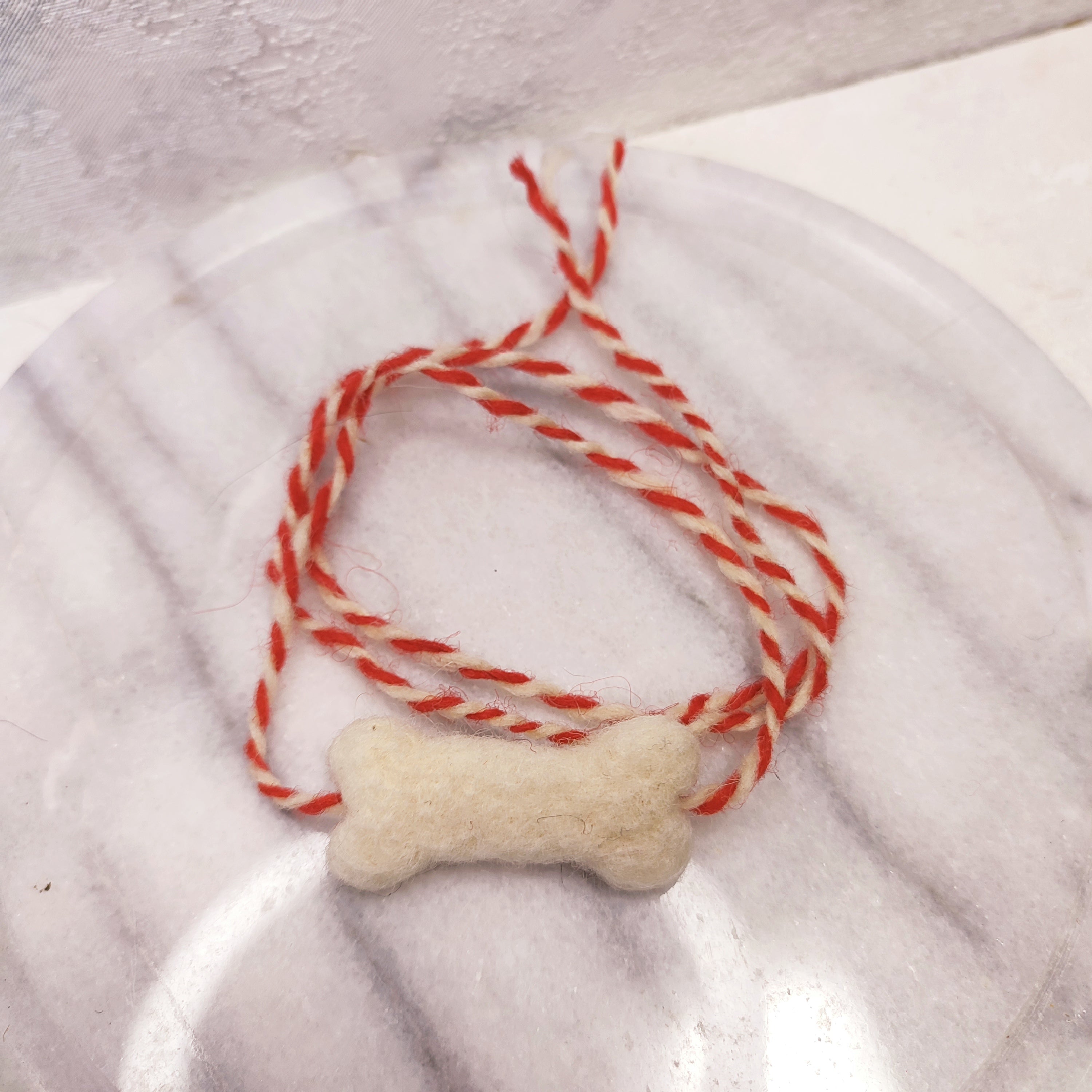 Мартеница от вълна за куче