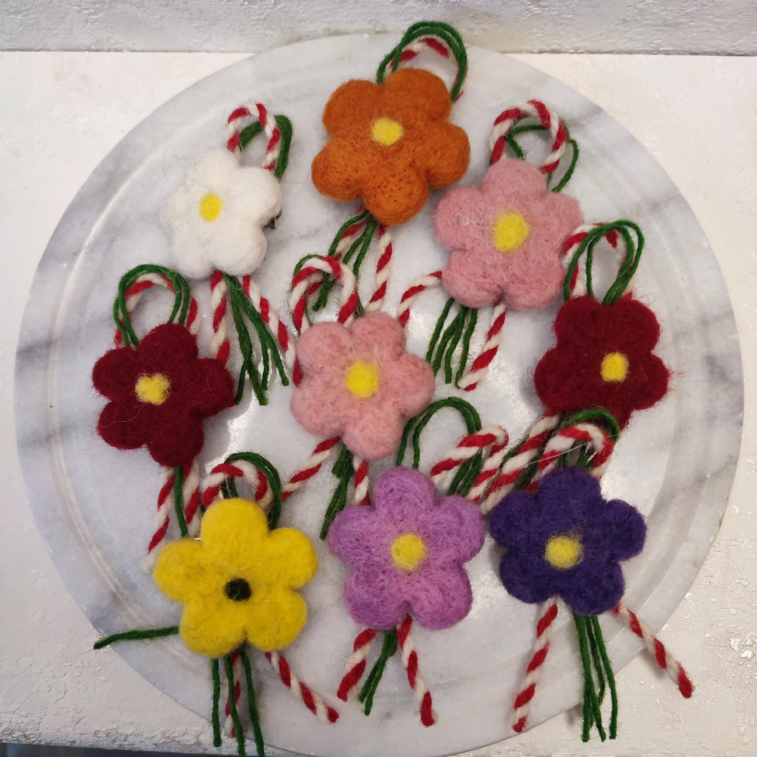 Мартеница от вълна Цвете