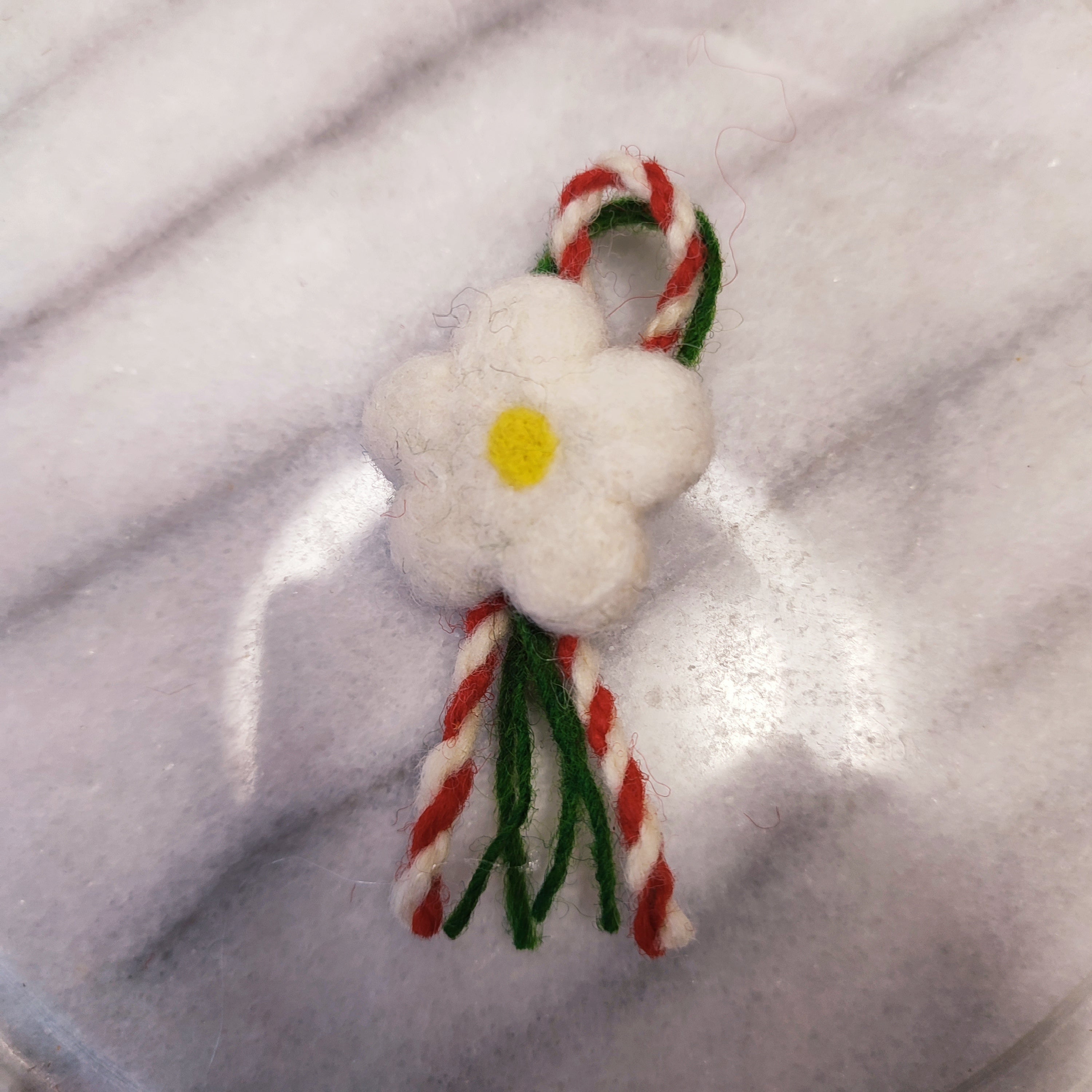 Мартеница от вълна Цвете