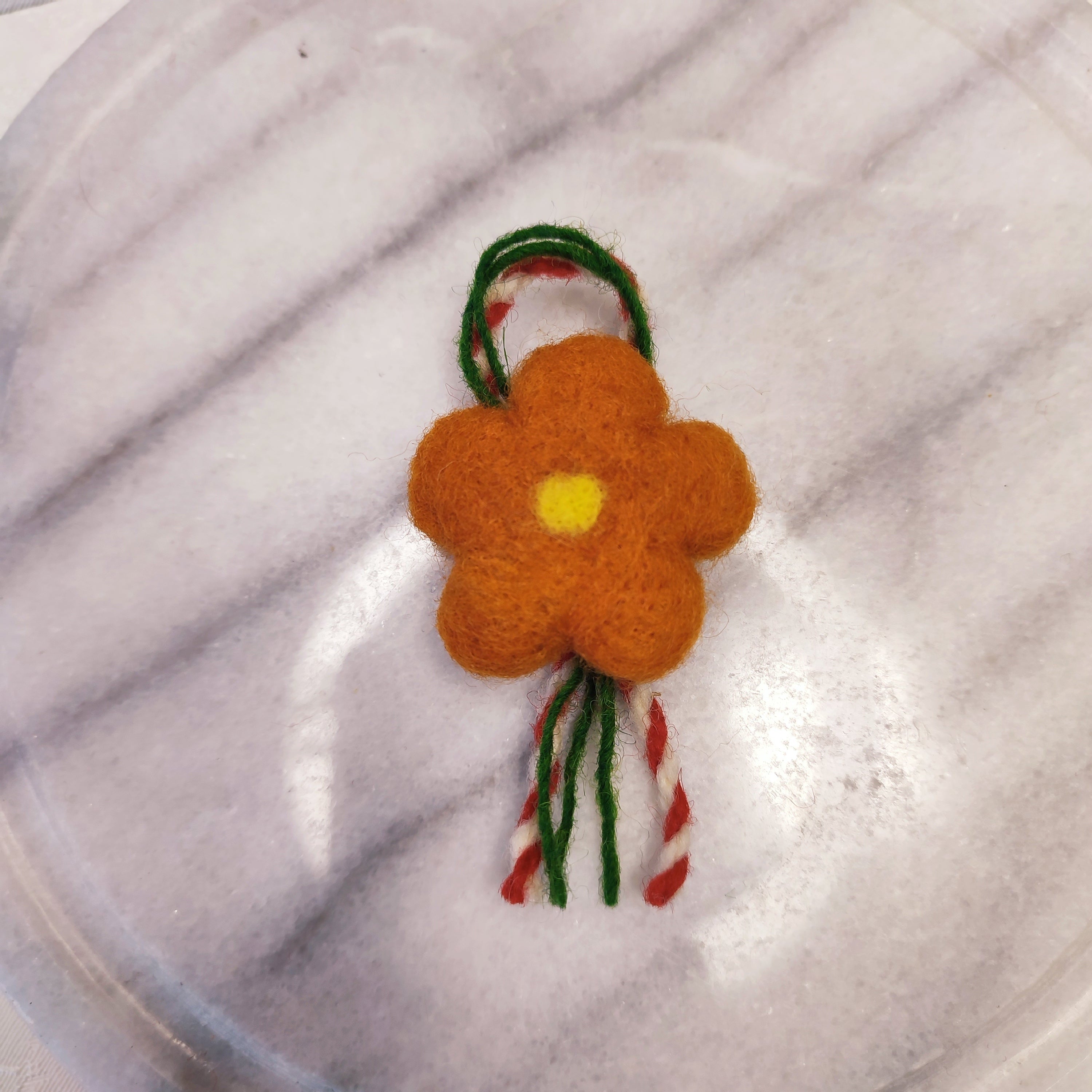 Мартеница от вълна Цвете