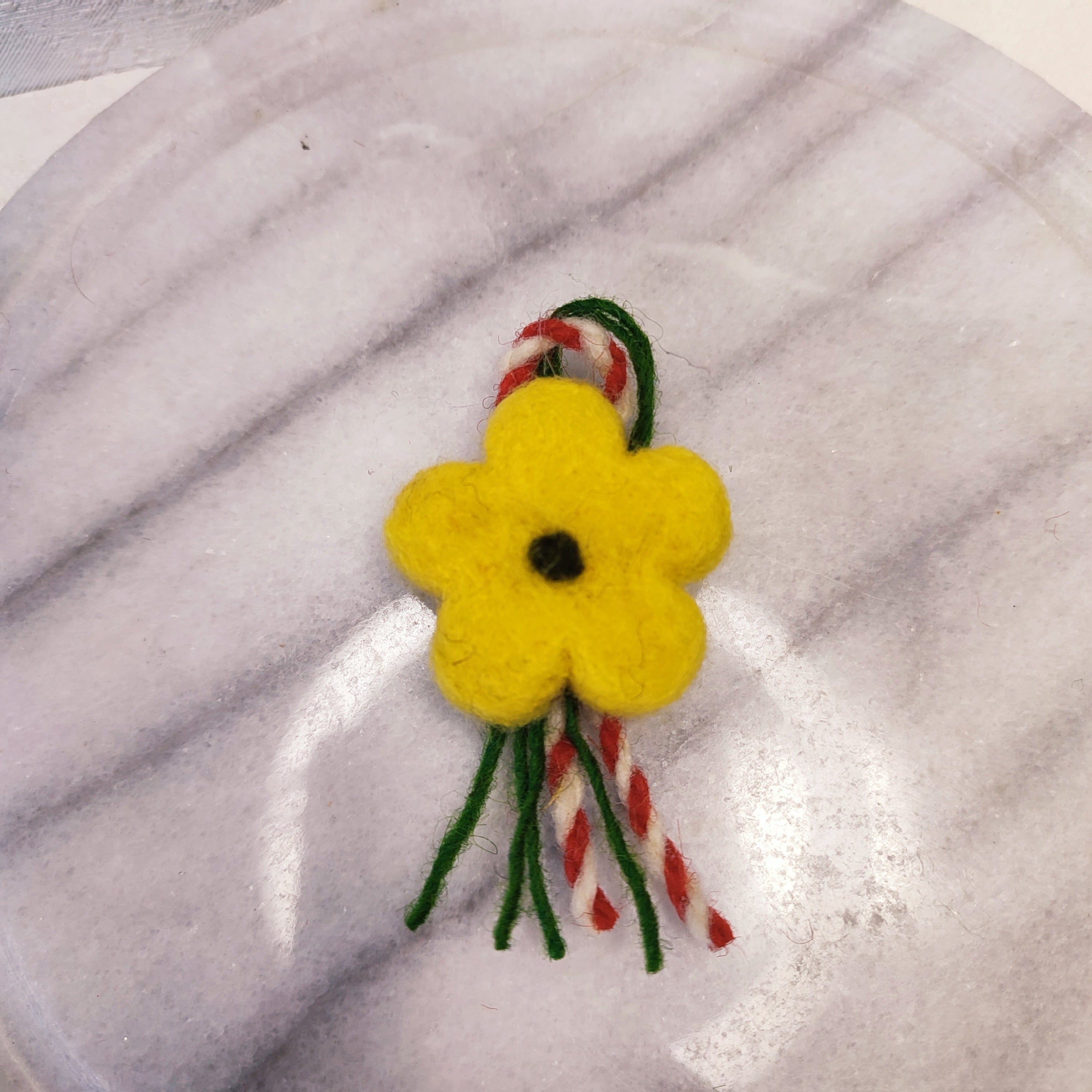 Мартеница от вълна Цвете