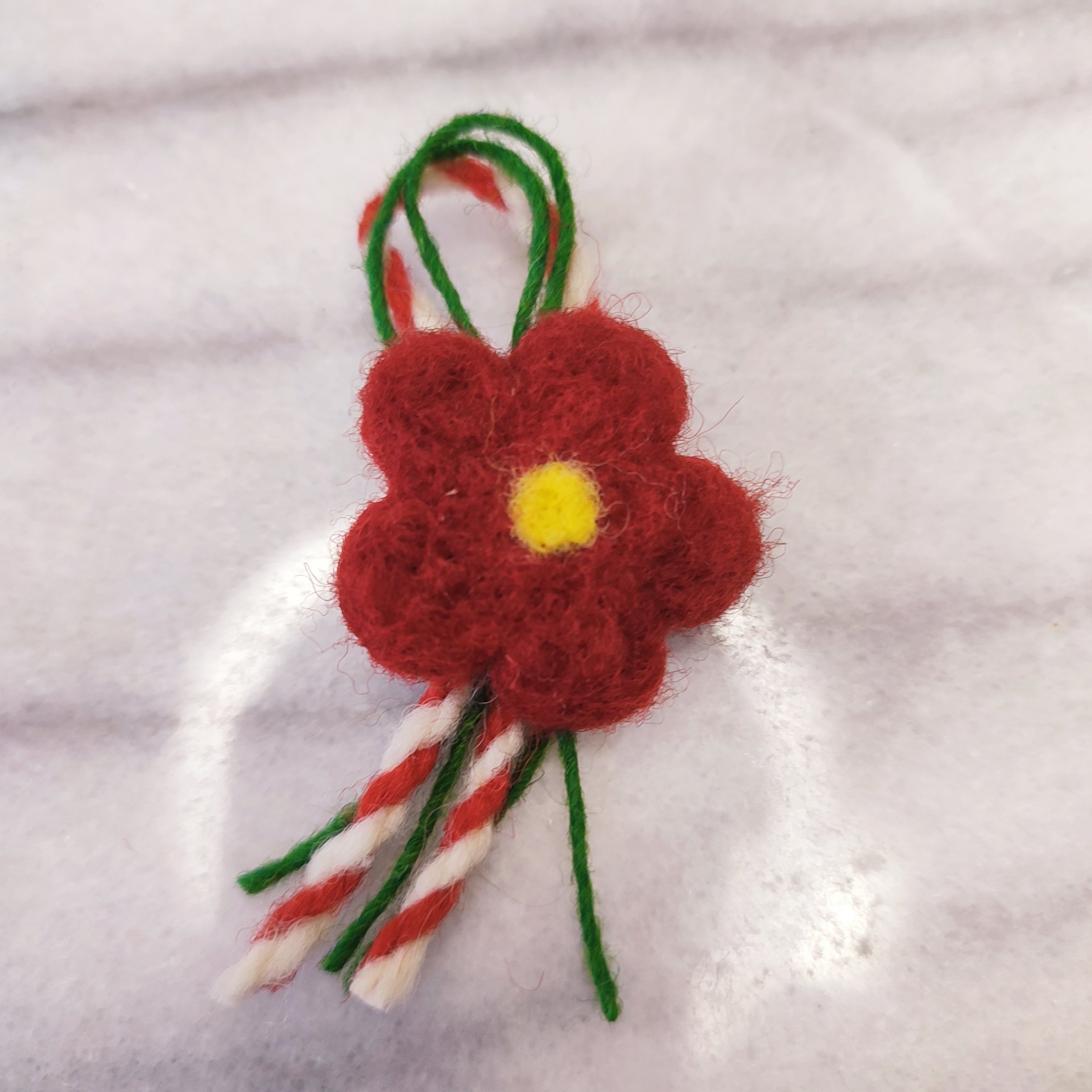 Мартеница от вълна Цвете