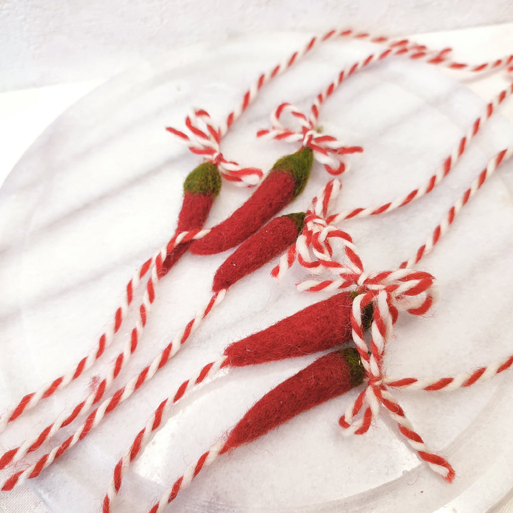 Гривна от вълна с чушка