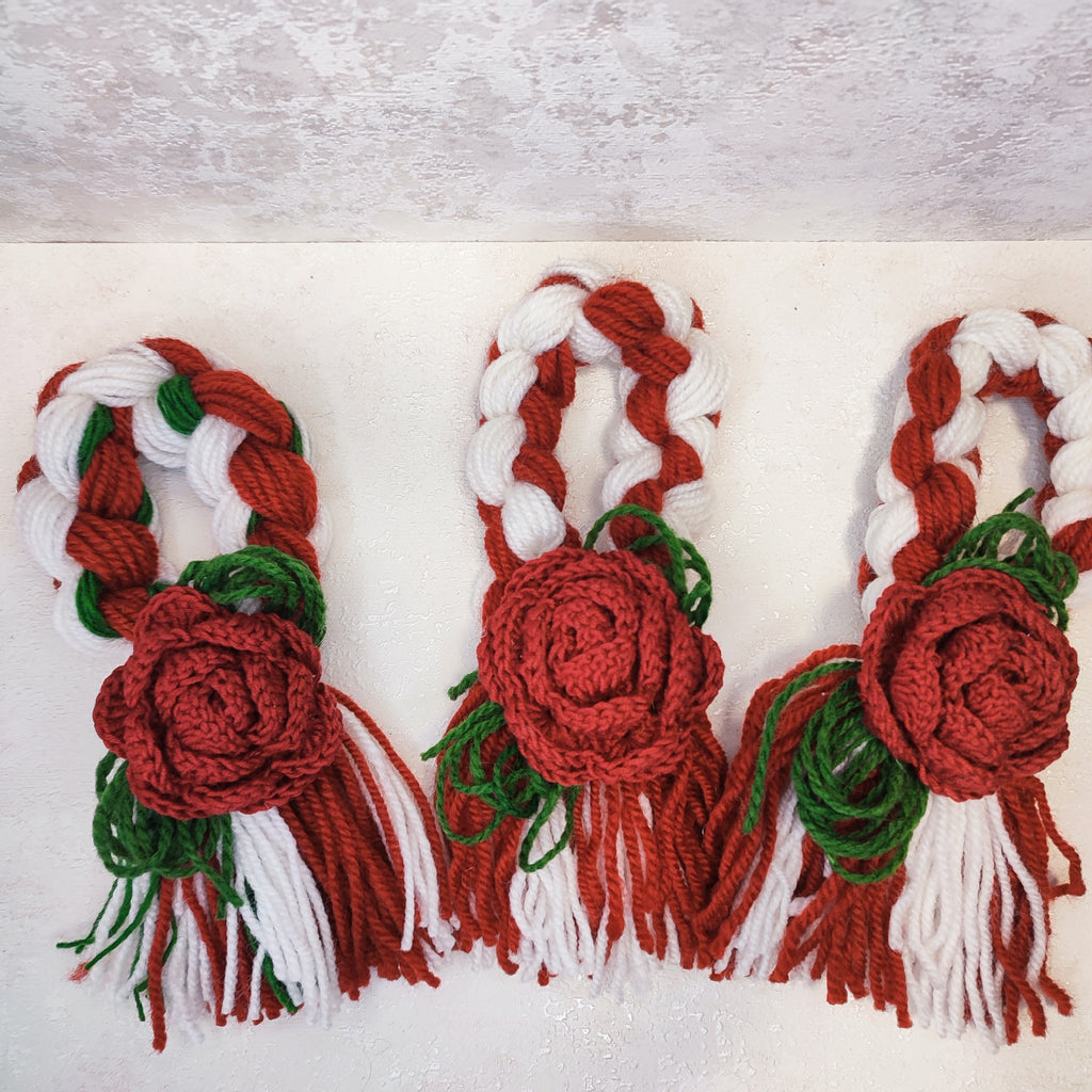 Голяма мартеница с плетено цвете