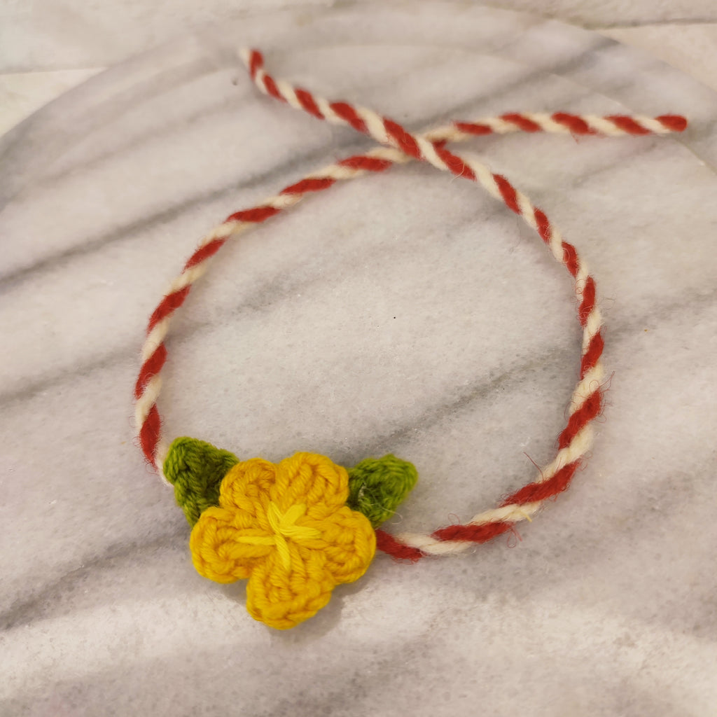 Плетена гривна с цвете