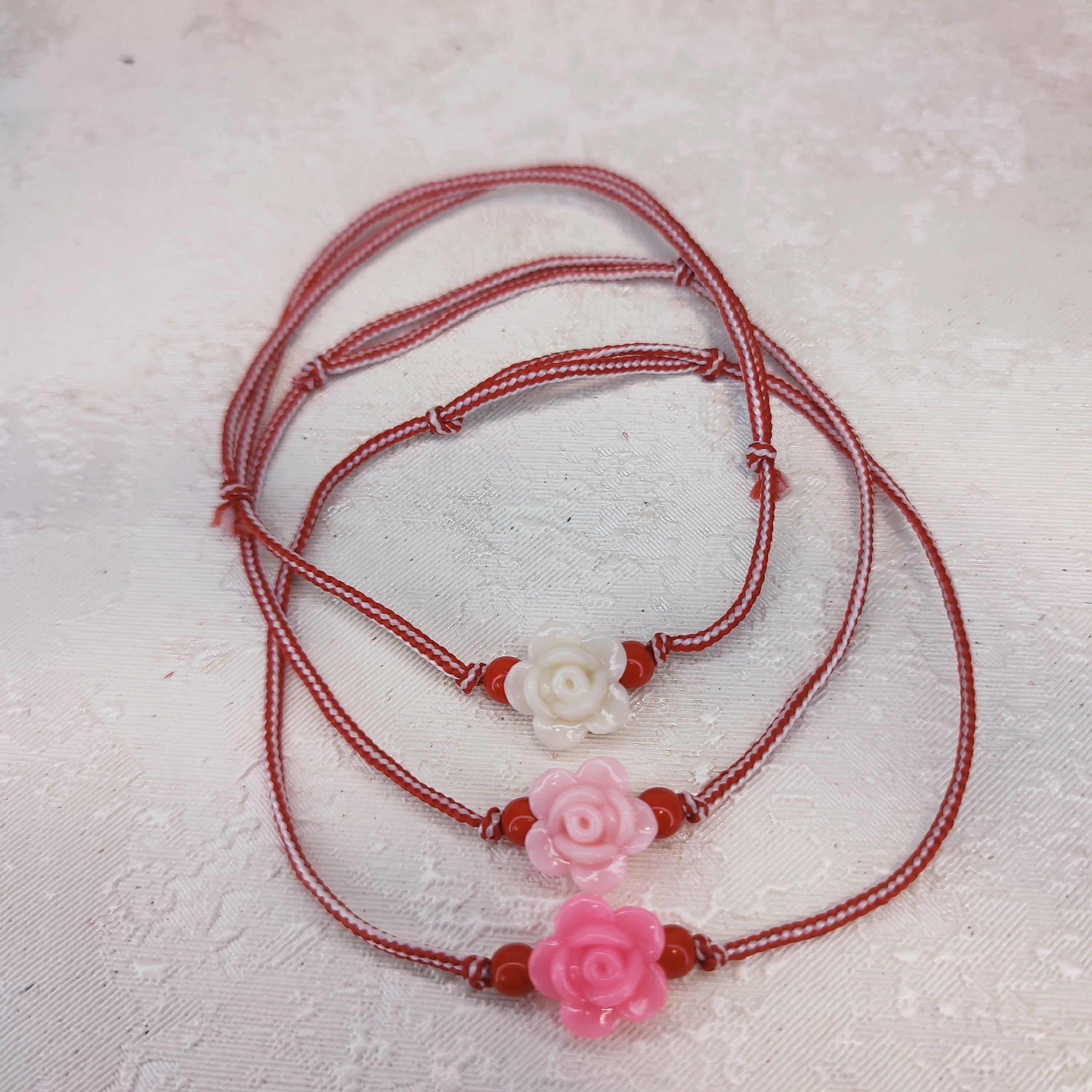 Гривна с цвете