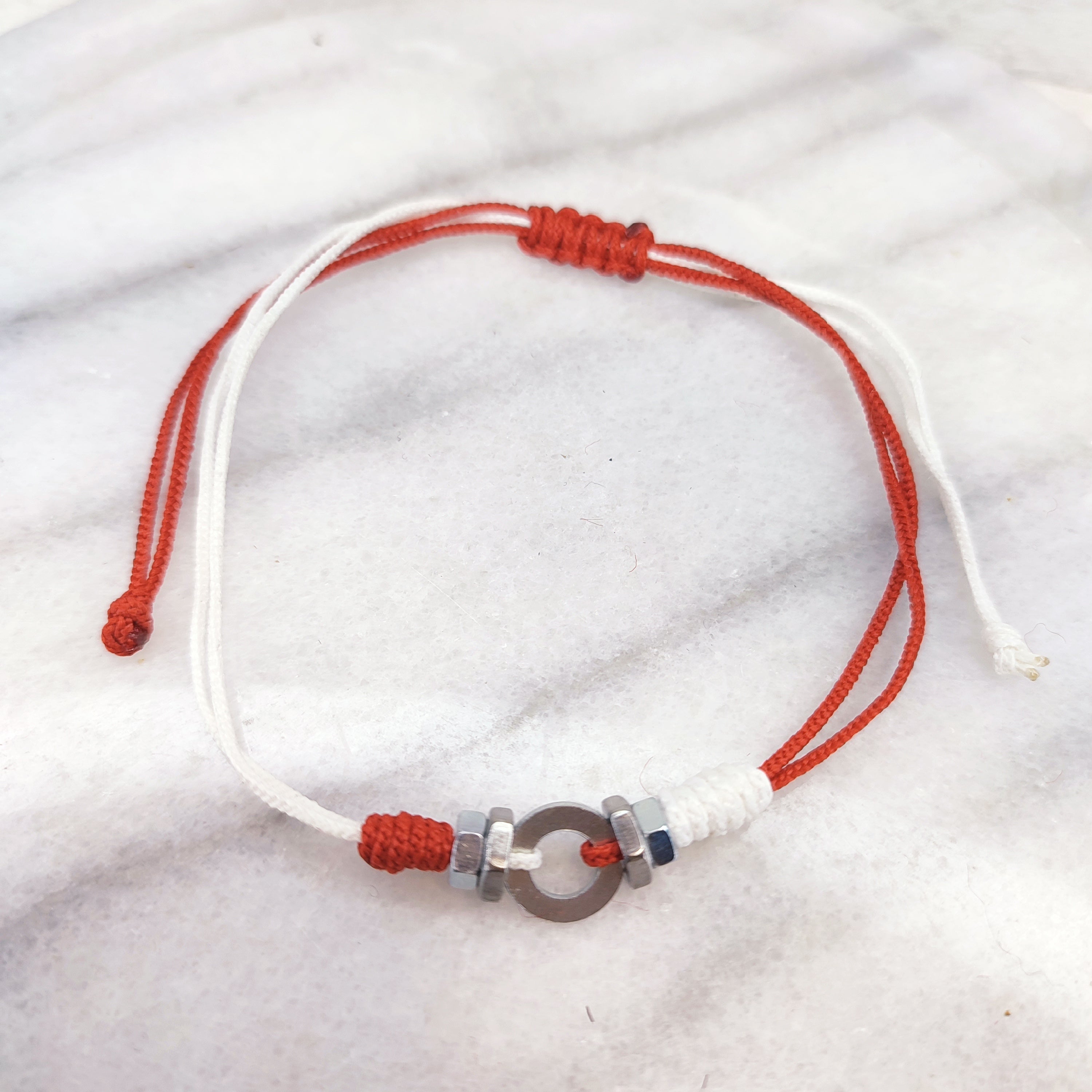 Мъжка гривна с гайки