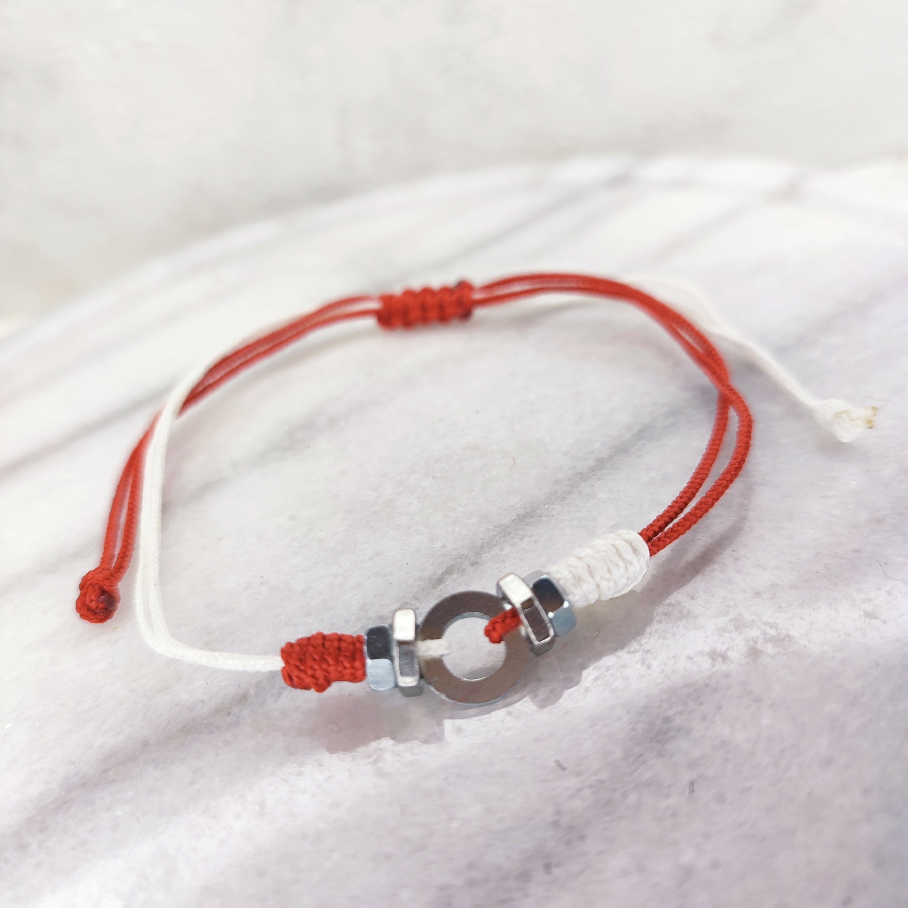 Мъжка гривна с гайки