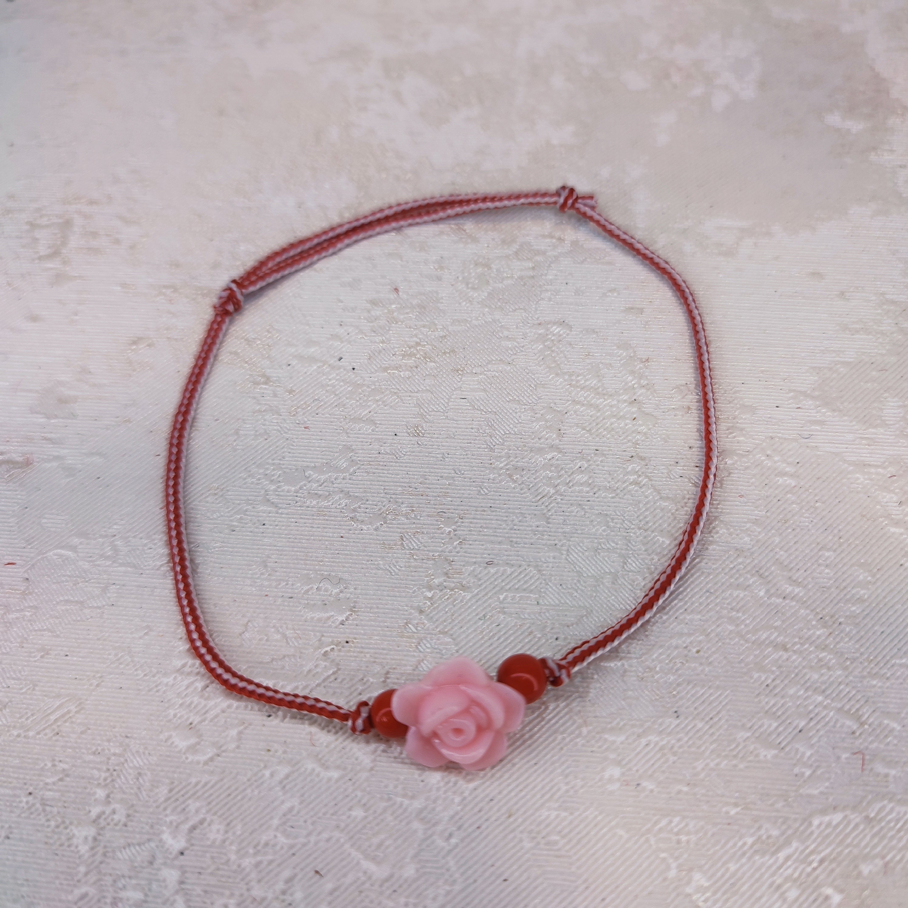 Гривна с цвете