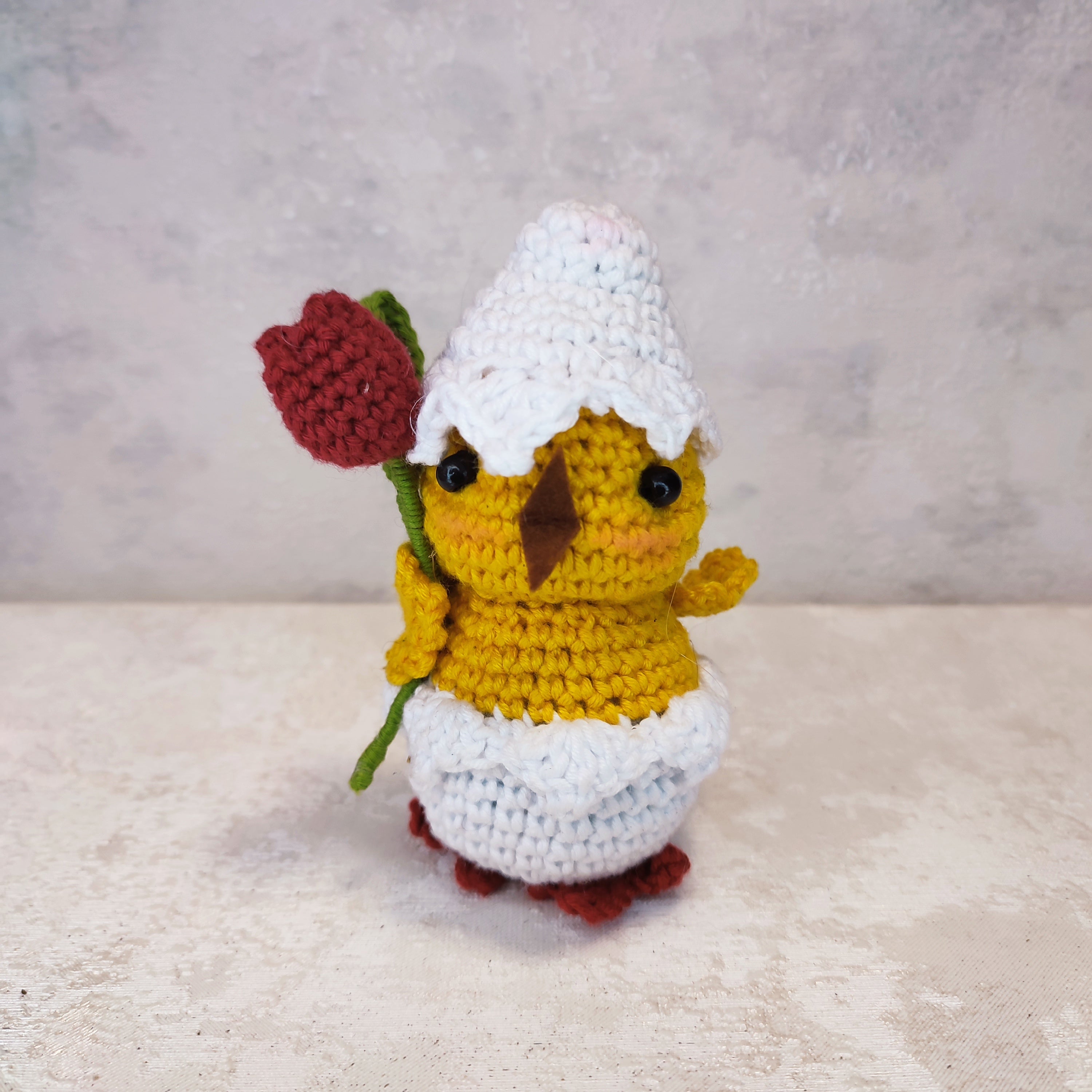 Плетено пиленце с лале