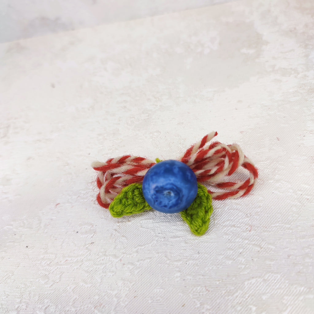 Мартеница брошка Боровинка